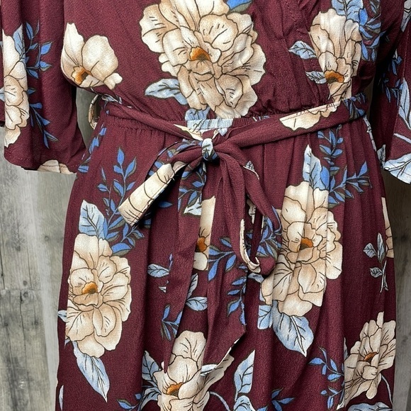NWT Forever 21 Floral Print Dress. Elastic Waist With Belt. Bell Sleeves. Size M - Picture 4 of 11